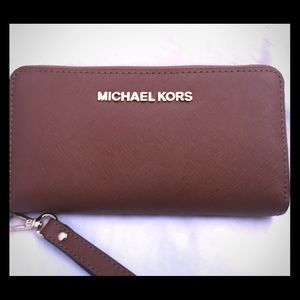 Michael kors wristlet